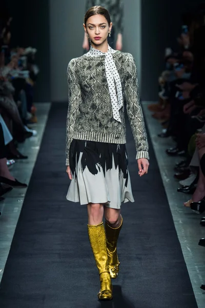 Look 24